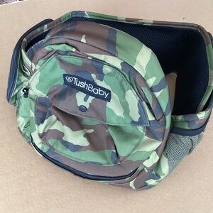 Tushbaby hop carrier camo